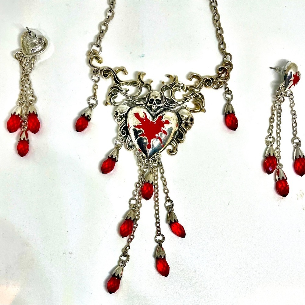 Gothic Bleeding Heart & Skull Set